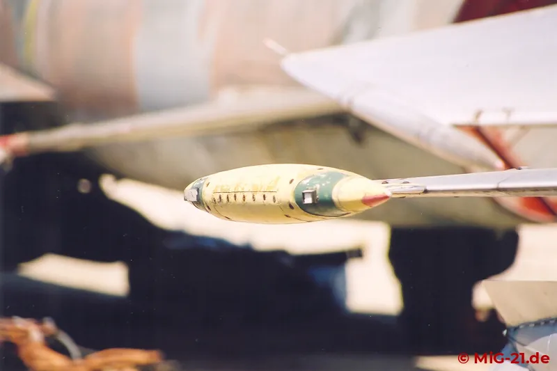 Unter dieser Verkleidung am Tragflächenende der MiG-21R befinden sich zusätzliche Antennen.