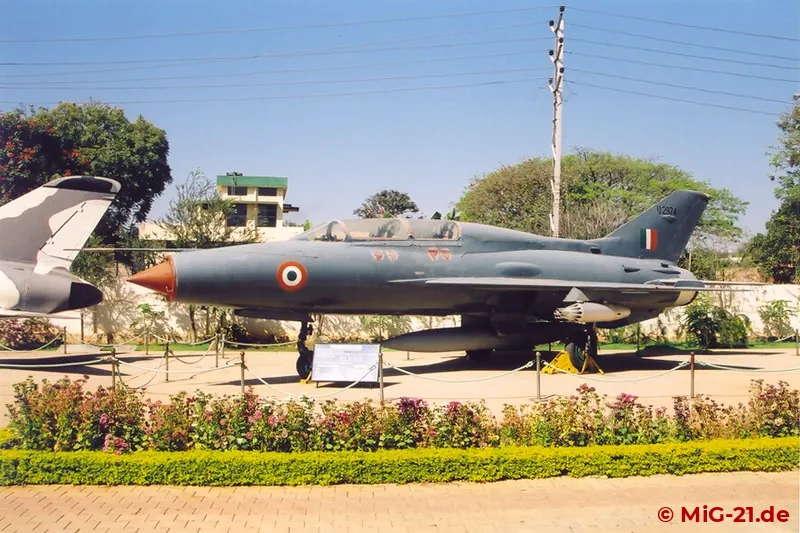 After single-seaters of the F-13 and PF versions, the first MiG-21s delivered to India also included MiG-21U …