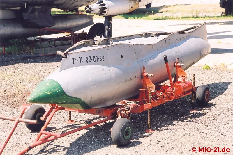 ... und Fotobehälter Typ D konnten nur an der MiG-21R montiert werden.