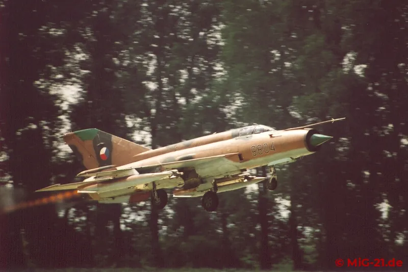 Zweimal starteten jeweils zwei MiG-21MF zu Überflügen.