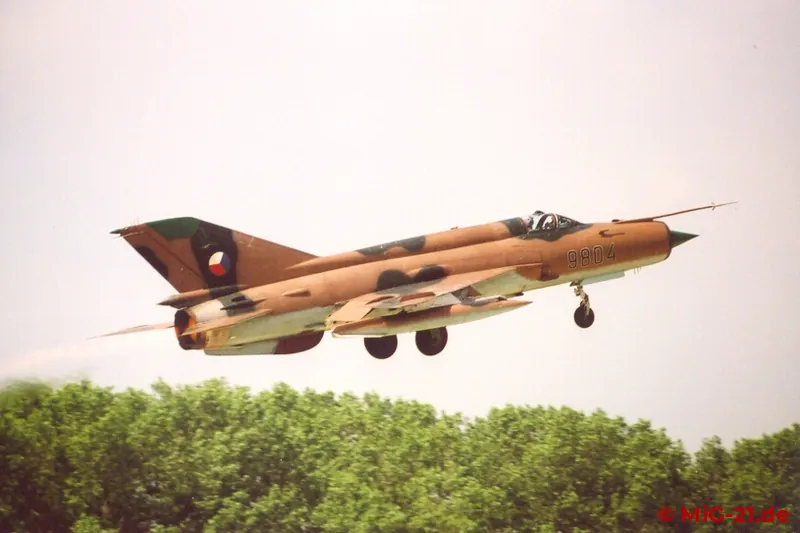 Zweimal starteten jeweils zwei MiG-21MF zu Überflügen.