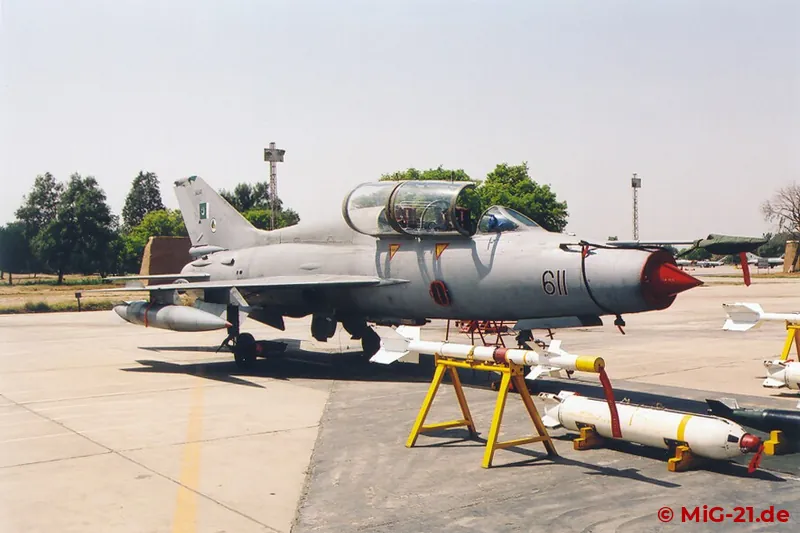 ... während die FT-7P von der 18 OCU squadron geflogen wird. Die Aufgabe beider Einheiten besteht in der …