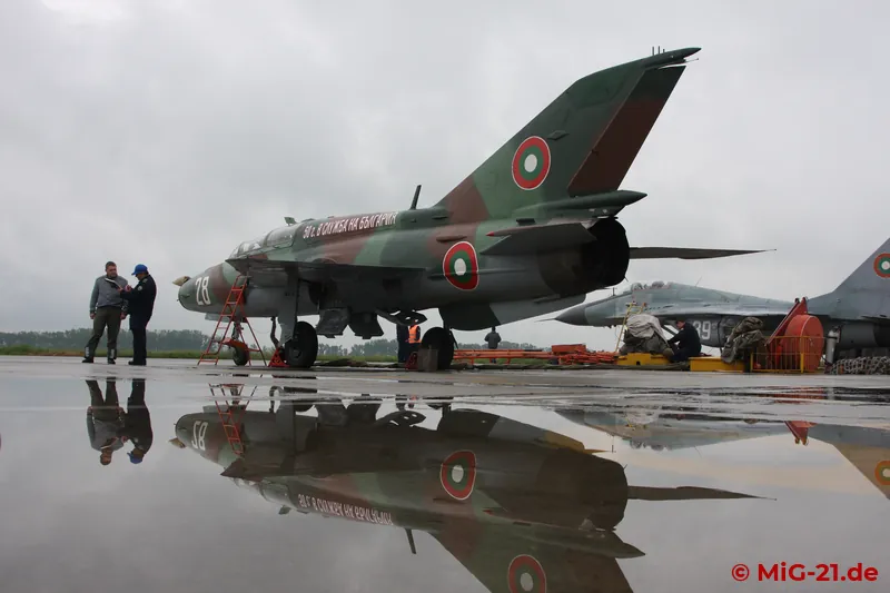 Instead of shining in the sunshine, the aircraft were reflected in large puddles ...