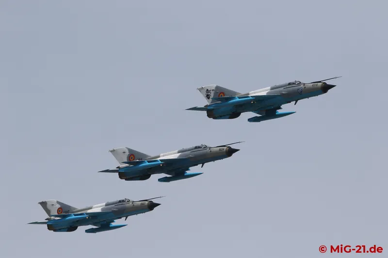 ... first the three aircraft from Câmpia Turzii approach, ...