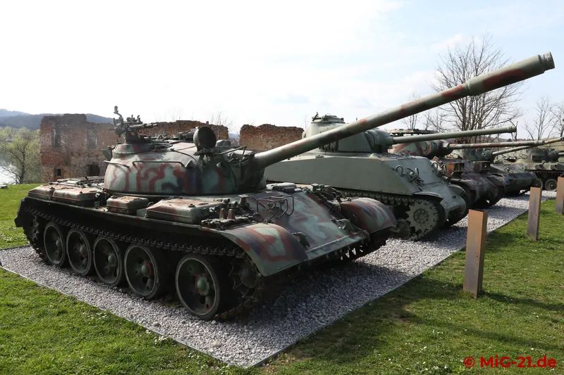 The heavy weapons of the Croats, too, both tanks and armoured vehicles ...