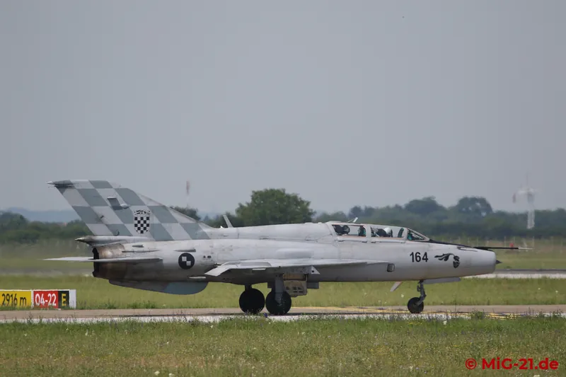... and MiG-21UMD in both the Romanian (green) and Ukrainian (grey) variants as well as ...