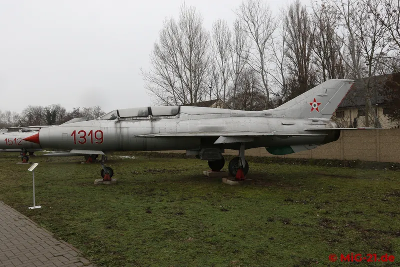 ... MiG-21U-400, ...