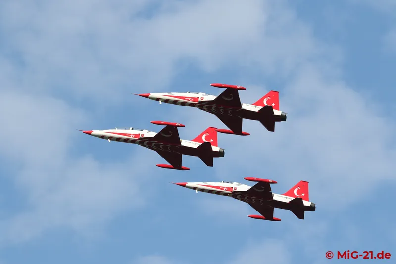 During the rehearsal of the Turkish Stars with their attractively painted F-5s, the sun occasionally peeked …