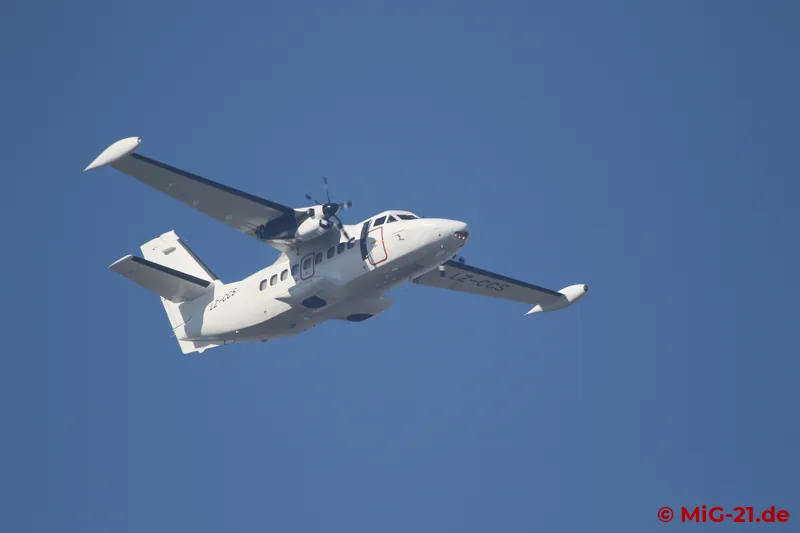 After aircraft could long only be heard but not seen, the picture changes almost abruptly at around 11 a.m. …