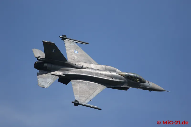 What remained in memory of the Greek F-16 was above all its extremely dark and worn-looking exterior.