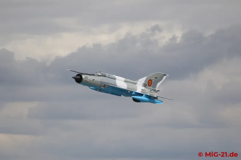 ... make some low flypasts specially for the author.