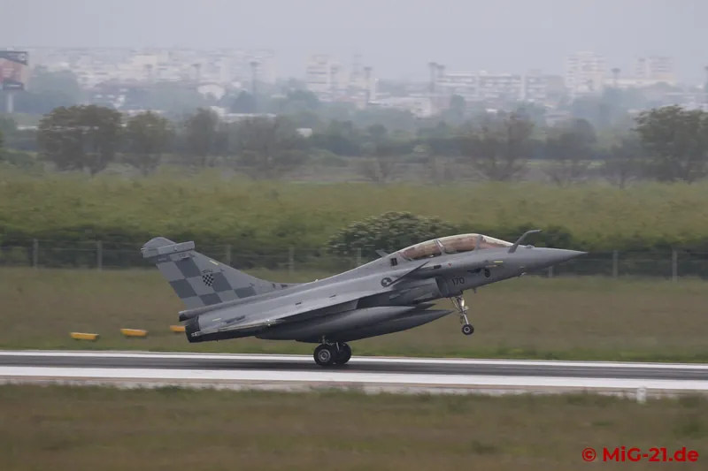 ... to the end of the runway, ...