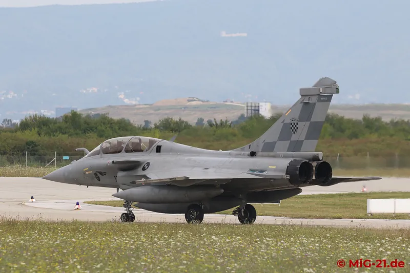 ... for take-off towards 04. The rehearsal flights had also taken off in this direction. Then nothing happens …