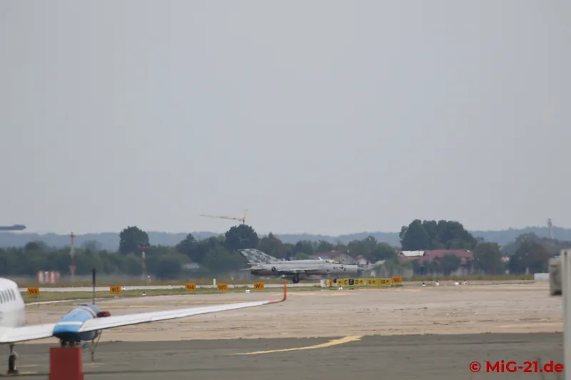 ... and turns off the runway again far away from us. Will the author ever see it again?