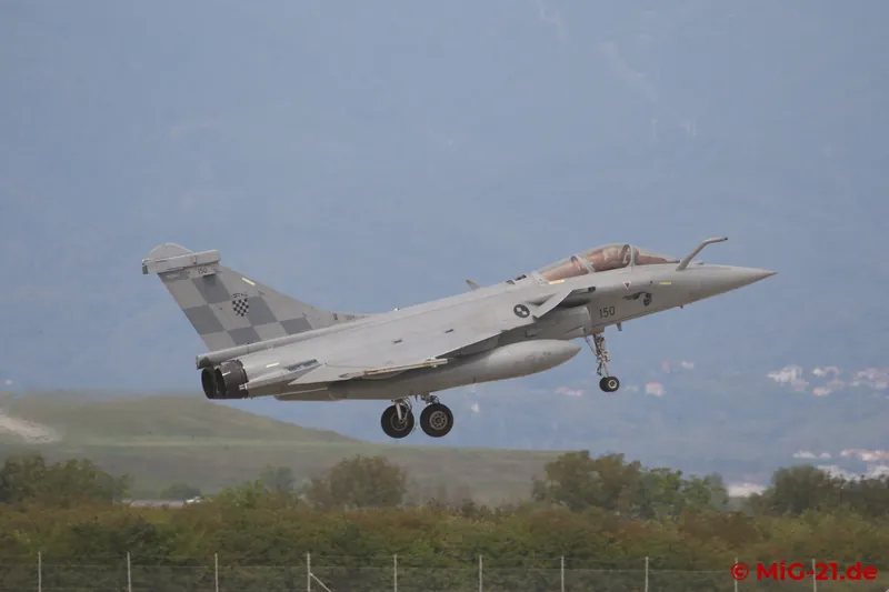 ... until the last Rafale also comes in to land, almost in sunshine.