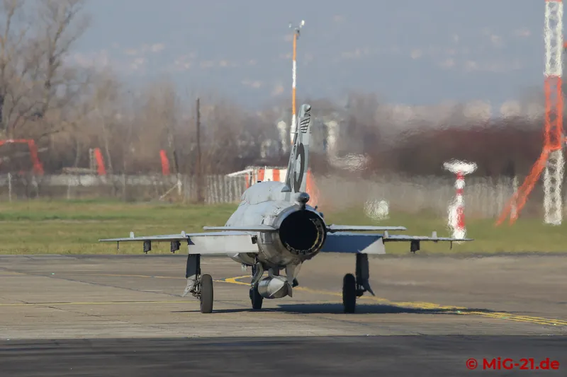 ... it finally taxies ...