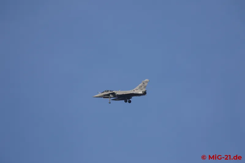 ... and then the Rafales peel off to land.