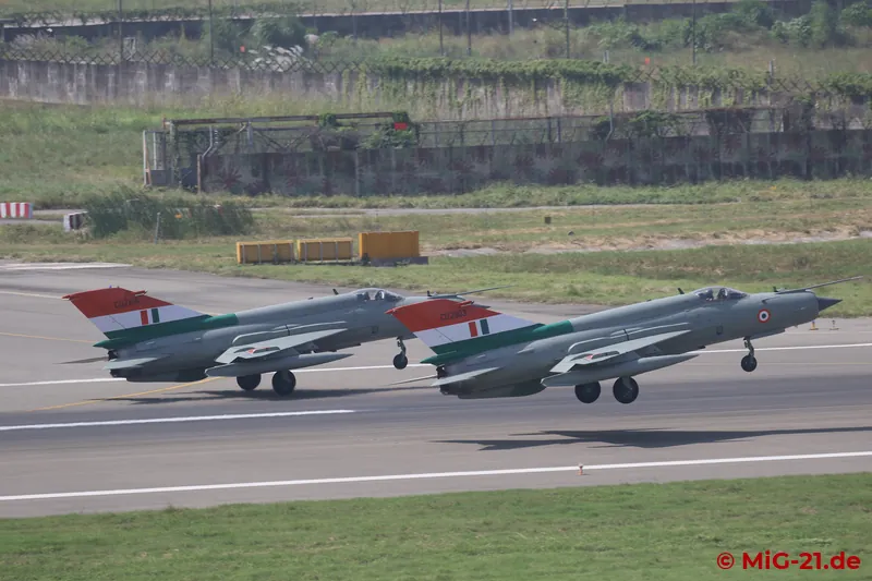 The six other aircraft follow in pairs.