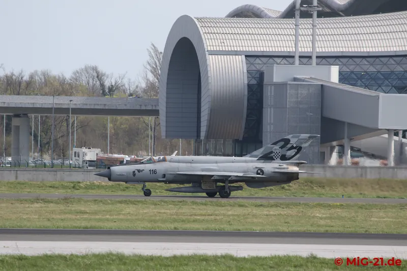 First 116 taxies up, ...