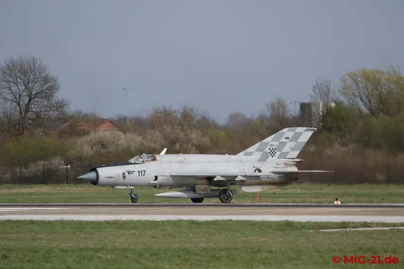 Only then does 117 taxi onto the runway and turn in, in even slightly better light, ...