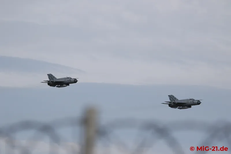 Then the two aircraft come back from Pula and make – as usual – a flypast. Stupidly, the author decided not …