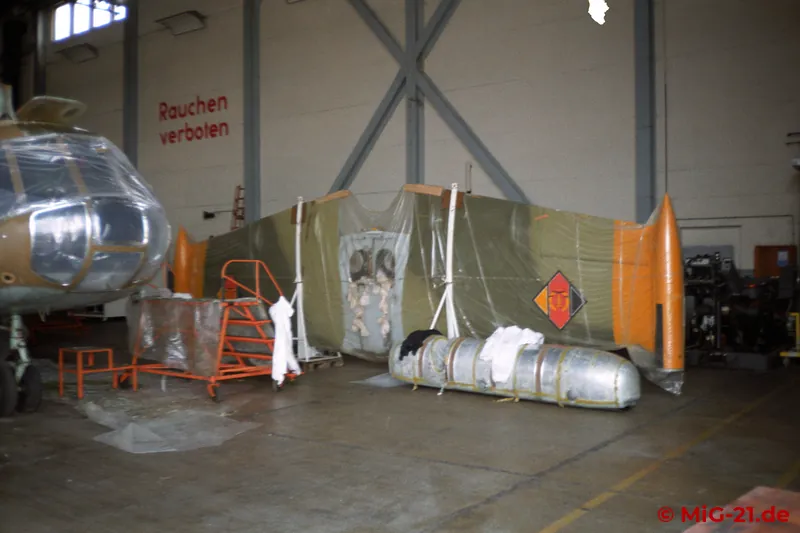 AEROTEC handled the transfer of NVA L-39s to Hungary. Here the wings of an aircraft await shipment, packed …