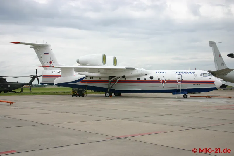 Die Be-200, die bereits 2002 in Schönefeld flog, steht mittlerweile beim russischen …