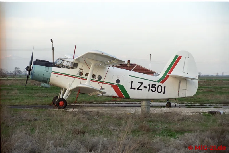 Before and after the event there was still time to look around the airfields in the area. The impressions …