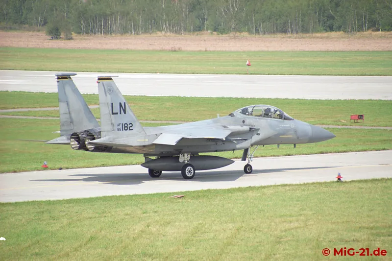 Further representatives of the wide range of foreign guests were this US F-15, ...