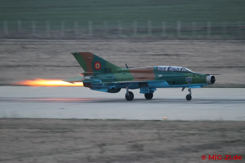 ... so that impressive afterburner flames ...