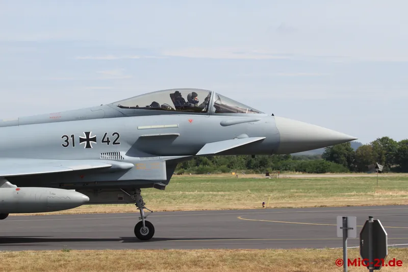 ... and taxied back to their parking positions, ...