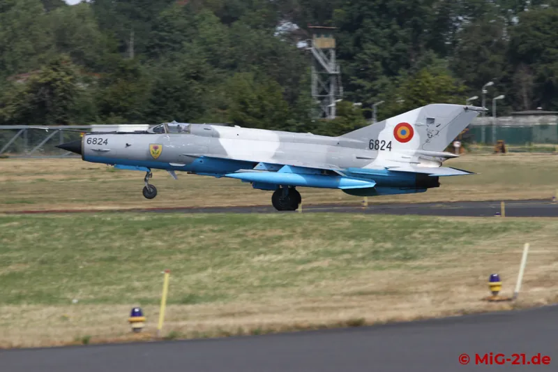 ... and touched down gently on the runway – unfortunately without a prior flypast.