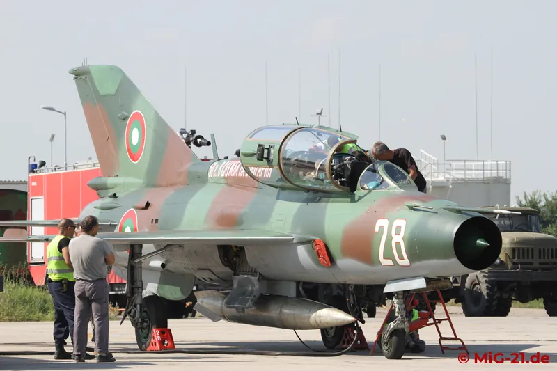 On the first take-off of the day, an American pilot was allowed to sit in the back seat of the MiG-21UM.