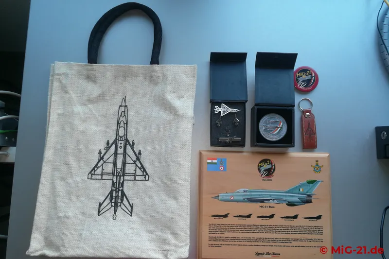 Mementos of an already unforgettable day: at the end of the event every media representative received a whole …