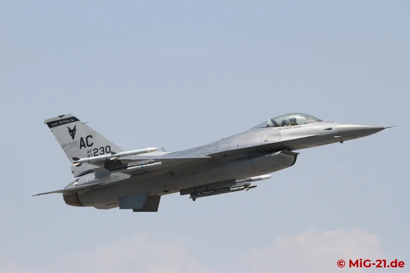 Eight F-16s deployed from the USA to Graf Ignatievo.