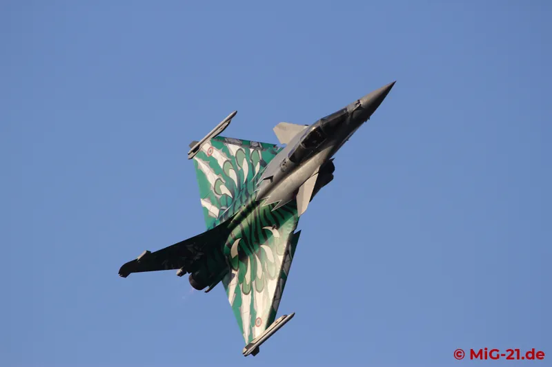 On arrival on Thursday evening the weather was still perfect, so that both the colourful French Rafale ...