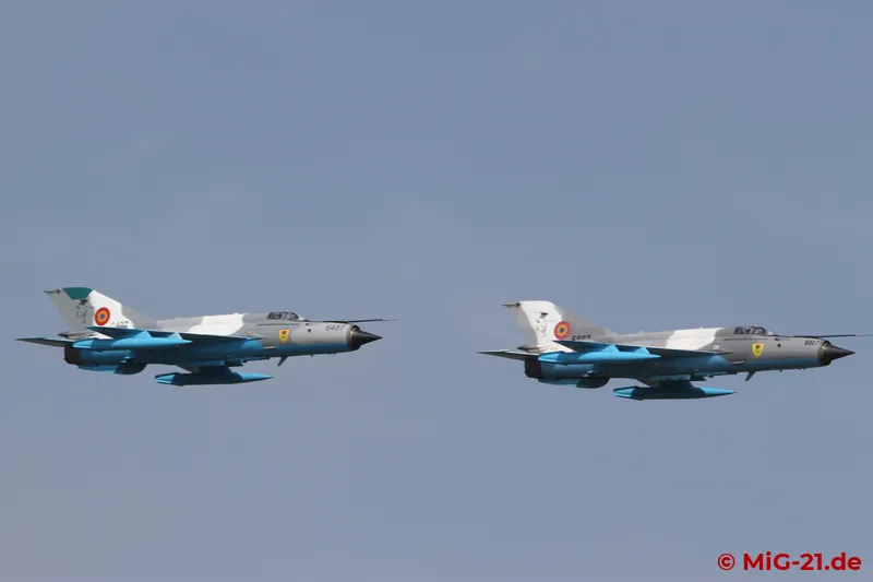 The two LanceR from Mihail Kogălniceanu came earlier than announced and made two flypasts as a pair.