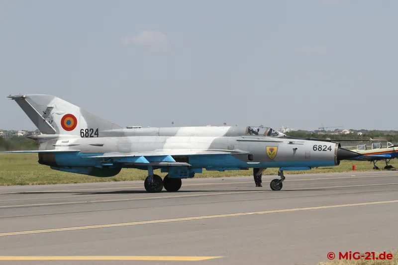 ... and finally taxied out for take-off, ...