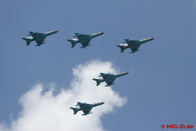 After a flypast of the "remaining formation" ...