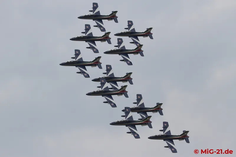 ... and above all the Frecce Tricolori, which "fill the sky" like no other aerobatic team, ...