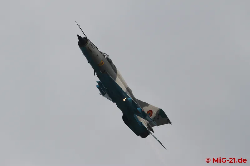 The result: grey LanceR against a grey sky, ...