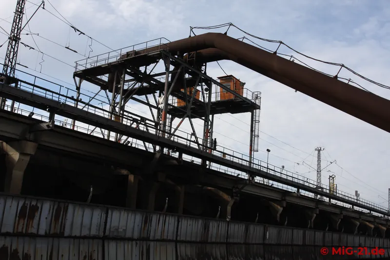 ... at the edge of the unloading facility ...