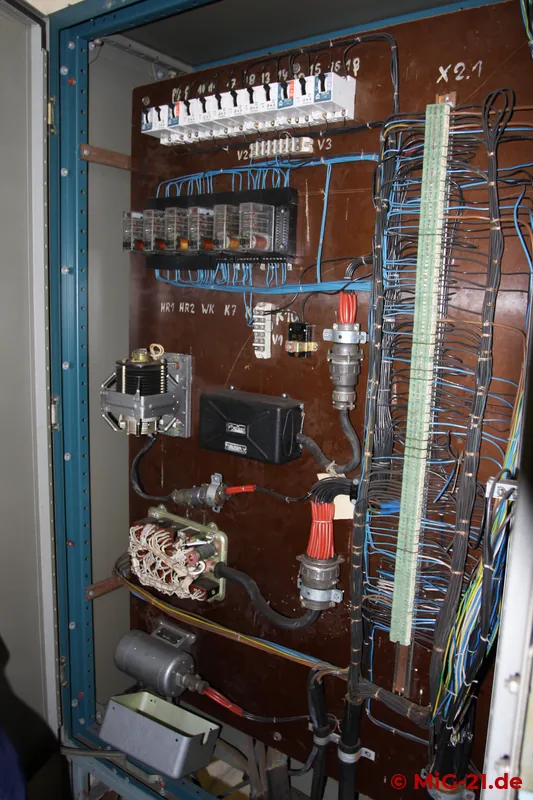 The control cabinets in the building also contain components that one would rather expect in an aircraft.
