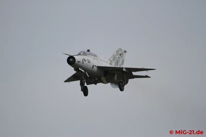 ... and then the MiG-21UMD was already approaching.