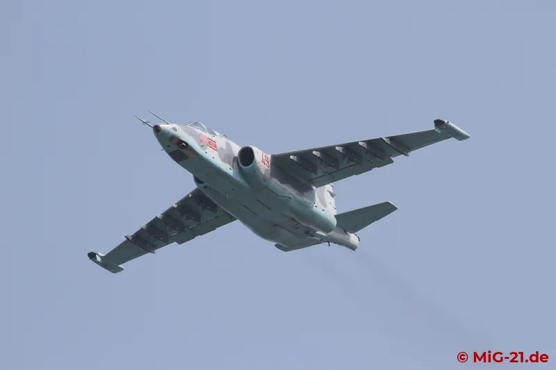 ... the solo display of the Su-25, which is considerably more appealing than that of the MiG-29.