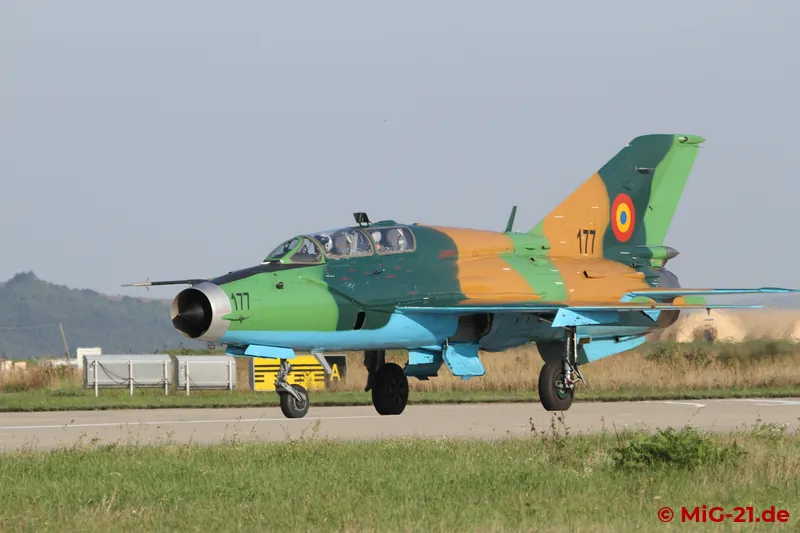 The last pictures are then taken on the airfield again, ...