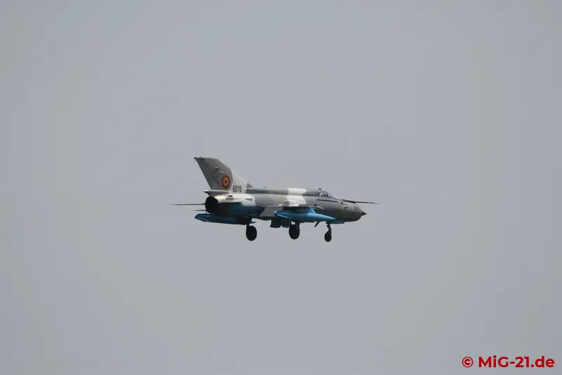Because of a camera malfunction, the author almost missed 6010 from Feteşti. It is followed by ...