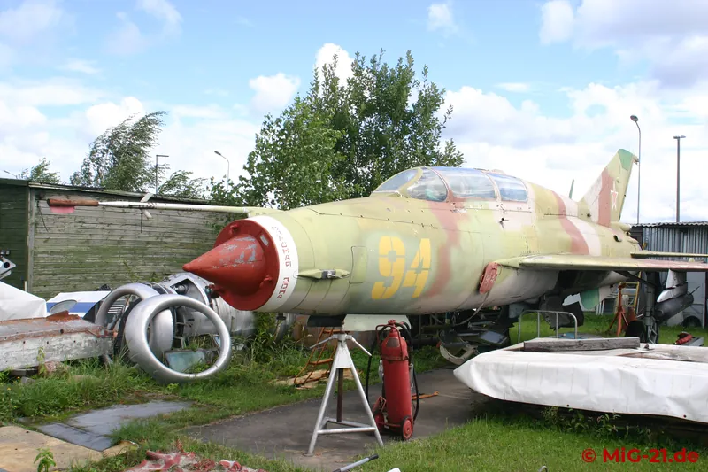MiG-21UM.