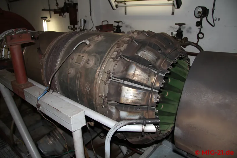 On closer inspection, the engine shows two decisive differences from the original version in the aircraft: …