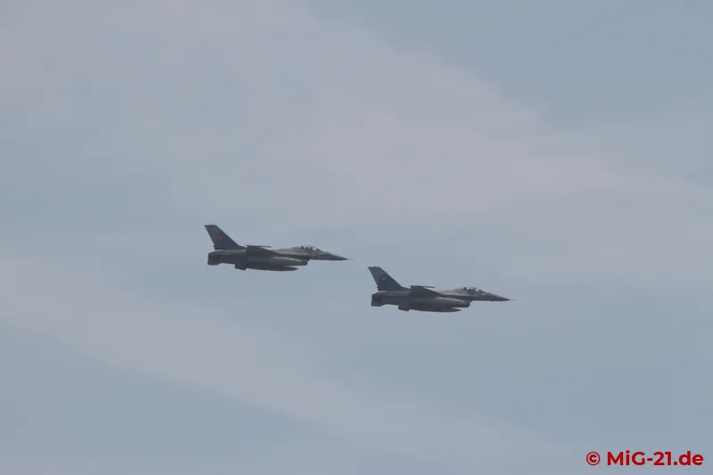 ... F-16s circling in pairs ...